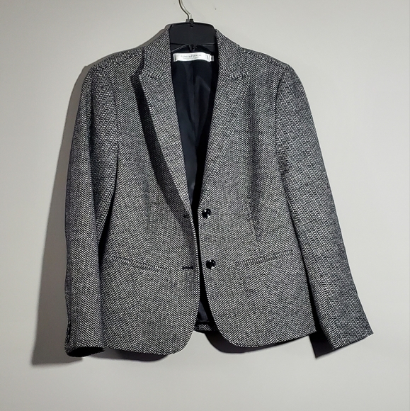 Heathered Gray Suit Jacket with Fitted Silhouette - Picture 2 of 10